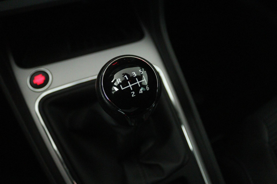 Seat ✅ Leon ST 1.5 TSI Xcellence Business Intense (DIGITALE COCKPIT, CRUISE CONTROL, NAVIGATIE CARPLAY, PARKEERSENSOREN)