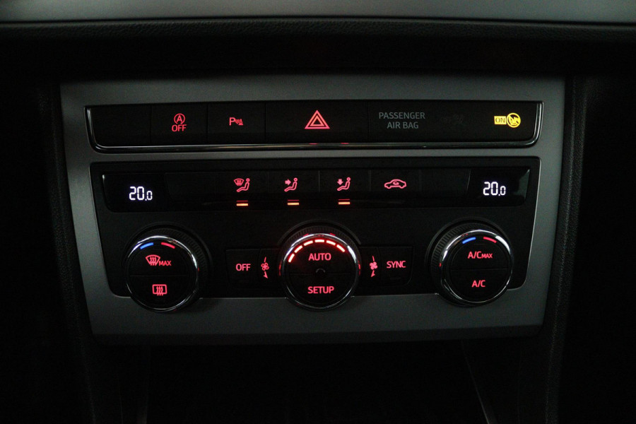 Seat ✅ Leon ST 1.5 TSI Xcellence Business Intense (DIGITALE COCKPIT, CRUISE CONTROL, NAVIGATIE CARPLAY, PARKEERSENSOREN)