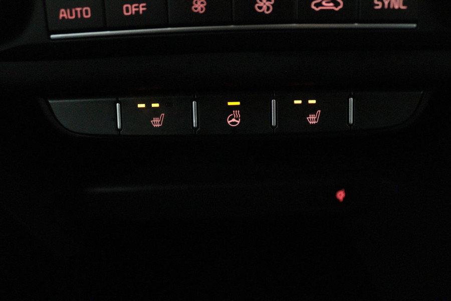 Kia Ceed Sportswagon 1.5 T-GDi DynamicPlusLine (TREKHAAK, STOEL/STUUR VERWARMING, ACHTERUITRIJCAMERA, LANE-ASSIST, SENSOREN)