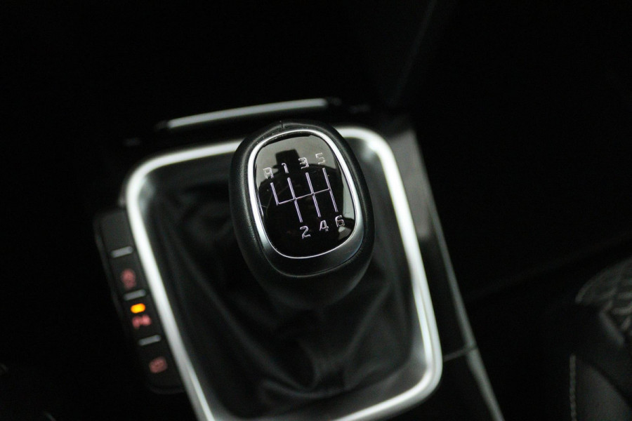 Kia Ceed Sportswagon 1.5 T-GDi DynamicPlusLine (TREKHAAK, STOEL/STUUR VERWARMING, ACHTERUITRIJCAMERA, LANE-ASSIST, SENSOREN)