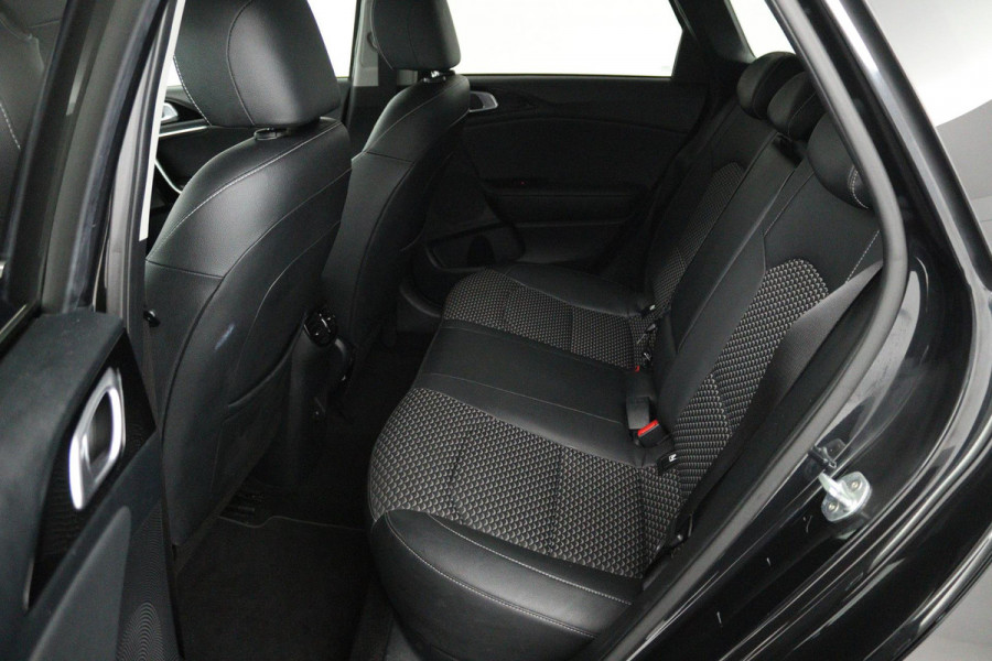 Kia Ceed Sportswagon 1.5 T-GDi DynamicPlusLine (TREKHAAK, STOEL/STUUR VERWARMING, ACHTERUITRIJCAMERA, LANE-ASSIST, SENSOREN)
