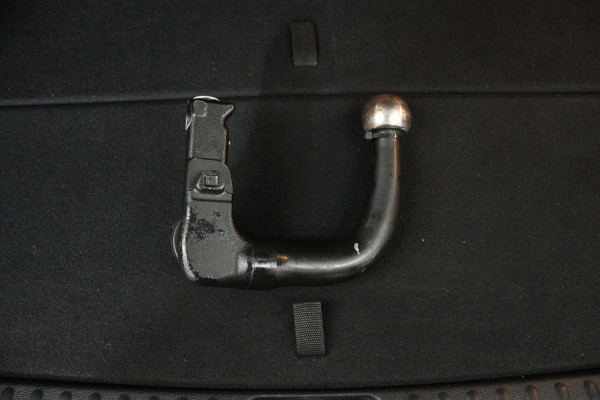 Kia Ceed Sportswagon 1.5 T-GDi DynamicPlusLine (TREKHAAK, STOEL/STUUR VERWARMING, ACHTERUITRIJCAMERA, LANE-ASSIST, SENSOREN)