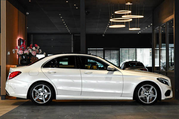 Mercedes-Benz C-Klasse 180 AMG-Line. Pano, Burmester, Camera, Sfeer, 9-Traps, Diamond White Pearl!