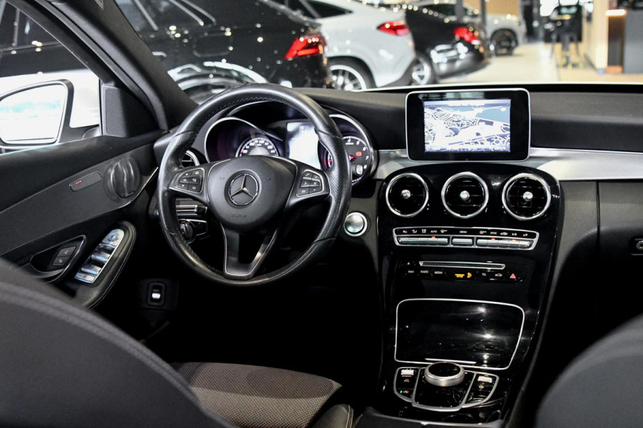 Mercedes-Benz C-Klasse 180 AMG-Line. Pano, Burmester, Camera, Sfeer, 9-Traps, Diamond White Pearl!