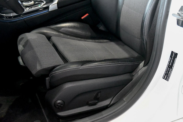 Mercedes-Benz C-Klasse 180 AMG-Line. Pano, Burmester, Camera, Sfeer, 9-Traps, Diamond White Pearl!