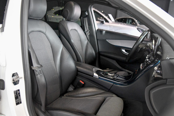 Mercedes-Benz C-Klasse 180 AMG-Line. Pano, Burmester, Camera, Sfeer, 9-Traps, Diamond White Pearl!