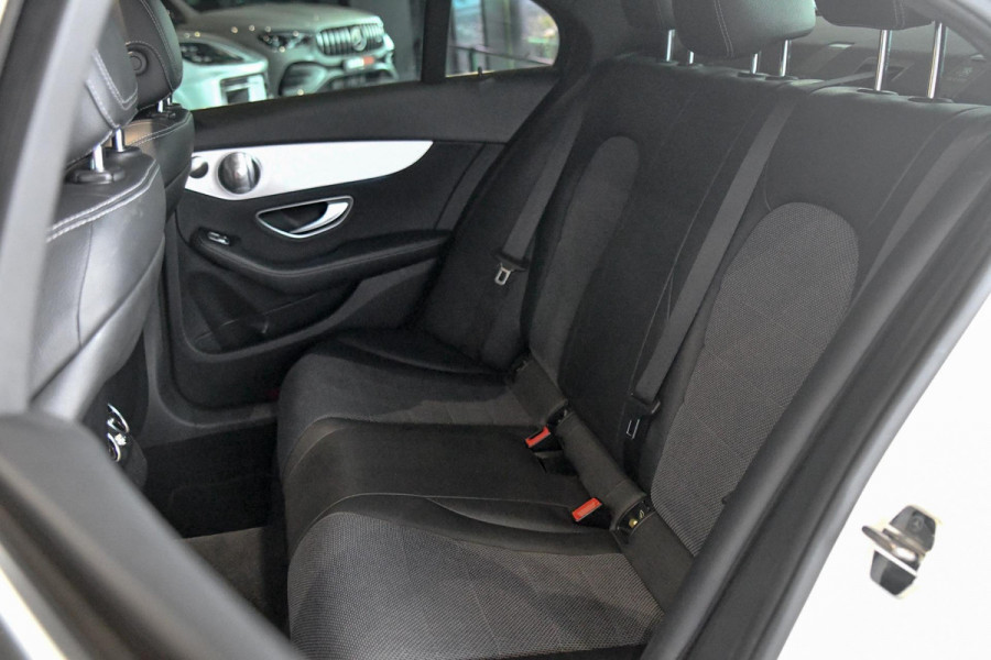 Mercedes-Benz C-Klasse 180 AMG-Line. Pano, Burmester, Camera, Sfeer, 9-Traps, Diamond White Pearl!