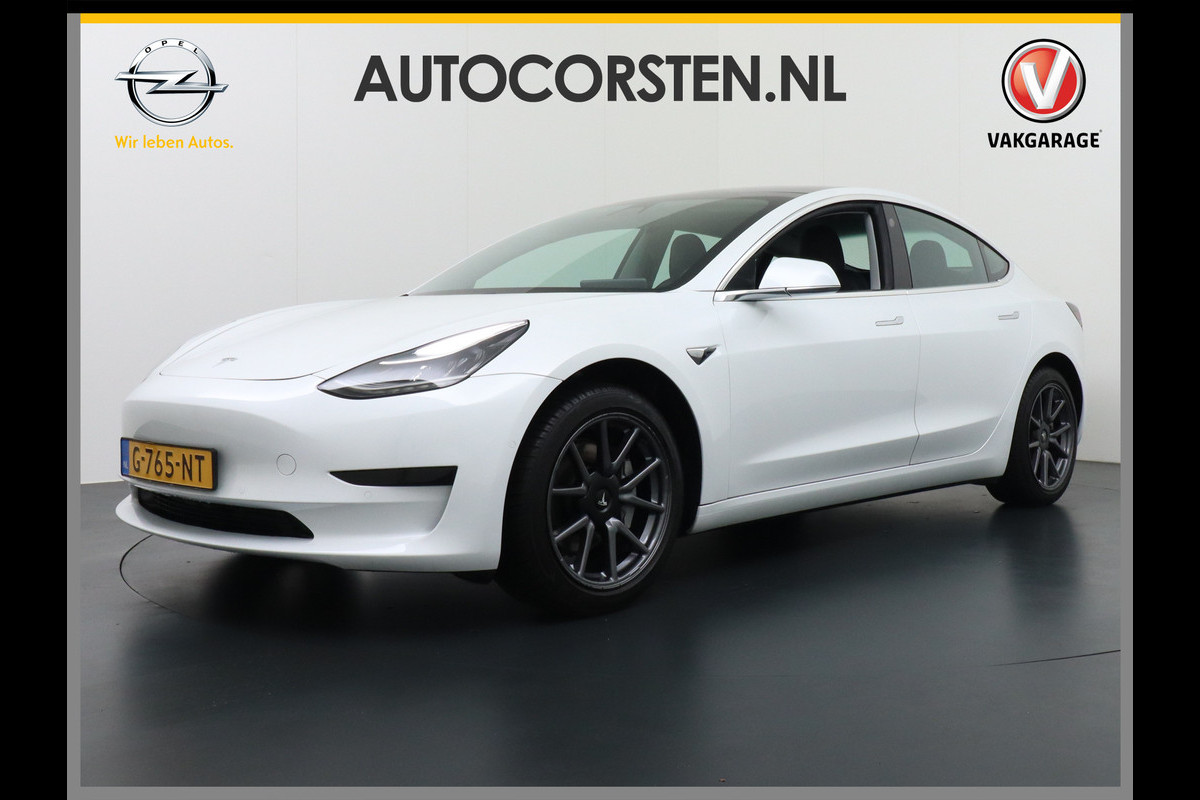 Tesla Model 3 SR+ 60kWh 326PK Trekhaak AutoPilot Premium-Luidsprekers Leer PanoramaDak Adaptive Cruise Lmv 18" Camera's Elektr.-Stuur+Stoelen+ SOH 85% Ecc Navi Led DAB Voorverwarmen interieur via App Keyless One-Pedal-Drive Origineel Nederlandse Auto 1.584KG Trekgewicht 1.000kg.
