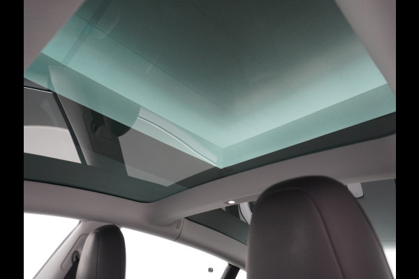 Tesla Model 3 SR+ 60kWh 326PK Trekhaak AutoPilot Premium-Luidsprekers Leer PanoramaDak Adaptive Cruise Lmv 18" Camera's Elektr.-Stuur+Stoelen+ SOH 85% Ecc Navi Led DAB Voorverwarmen interieur via App Keyless One-Pedal-Drive Origineel Nederlandse Auto 1.584KG Trekgewicht 1.000kg.