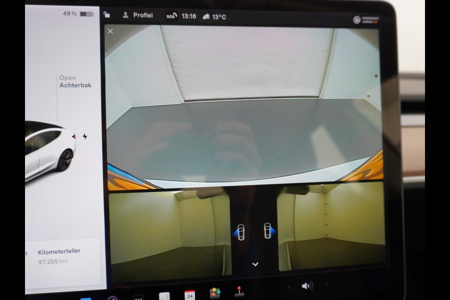 Tesla Model 3 SR+ 60kWh 326PK Trekhaak AutoPilot Premium-Luidsprekers Leer PanoramaDak Adaptive Cruise Lmv 18" Camera's Elektr.-Stuur+Stoelen+ SOH 85% Ecc Navi Led DAB Voorverwarmen interieur via App Keyless One-Pedal-Drive Origineel Nederlandse Auto 1.584KG Trekgewicht 1.000kg.