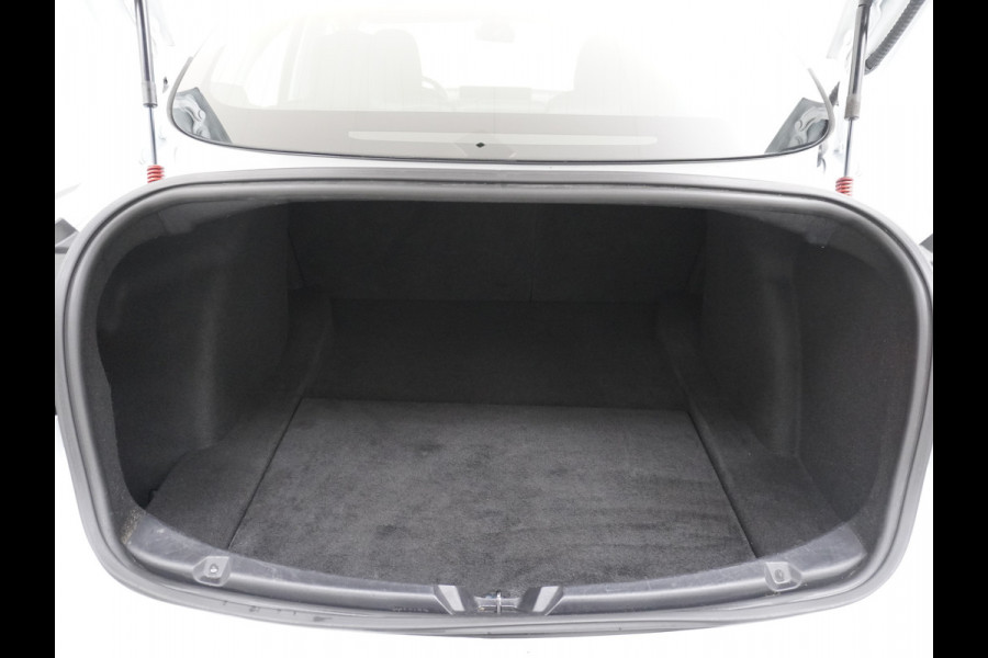Tesla Model 3 SR+ 60kWh 326PK Trekhaak AutoPilot Premium-Luidsprekers Leer PanoramaDak Adaptive Cruise Lmv 18" Camera's Elektr.-Stuur+Stoelen+ SOH 85% Ecc Navi Led DAB Voorverwarmen interieur via App Keyless One-Pedal-Drive Origineel Nederlandse Auto 1.584KG Trekgewicht 1.000kg.