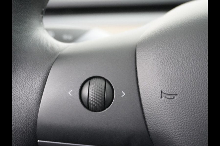 Tesla Model 3 SR+ 60kWh 326PK Trekhaak AutoPilot Premium-Luidsprekers Leer PanoramaDak Adaptive Cruise Lmv 18" Camera's Elektr.-Stuur+Stoelen+ SOH 85% Ecc Navi Led DAB Voorverwarmen interieur via App Keyless One-Pedal-Drive Origineel Nederlandse Auto 1.584KG Trekgewicht 1.000kg.