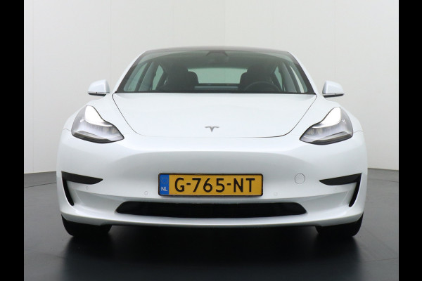 Tesla Model 3 SR+ 60kWh 326PK Trekhaak AutoPilot Premium-Luidsprekers Leer PanoramaDak Adaptive Cruise Lmv 18" Camera's Elektr.-Stuur+Stoelen+ SOH 85% Ecc Navi Led DAB Voorverwarmen interieur via App Keyless One-Pedal-Drive Origineel Nederlandse Auto 1.584KG Trekgewicht 1.000kg.