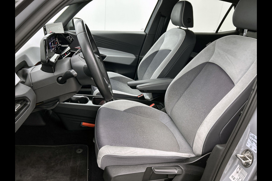 Volkswagen ID.3 First Plus 58 kWh (TREKHAAK, SFEERVERLICHTING, CAMERA, STOELVERWARMING, MATRIX)