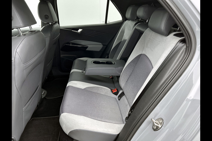 Volkswagen ID.3 First Plus 58 kWh (TREKHAAK, SFEERVERLICHTING, CAMERA, STOELVERWARMING, MATRIX)