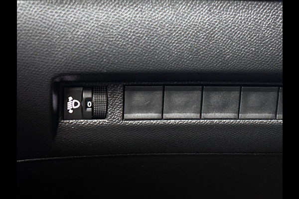 Peugeot 208 1.2 100PK Allure CAMERA | 1/2 LEER | SPOILER | DODEHOEK-DETECTIE