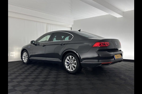 Volkswagen Passat 1.4 TSI PHEV GTE Business (INCL-BTW) Aut. *FULL-LED | DIGI-COCKPIT | ADAPTIVE-CRUISE | NAVI-FULLMAP | KEYLESS | DAB+ | COMFORT-SEATS | SHIFTPADDLES | PRIVACY-GLASS | PDC | CAMERA | CARPLAY | 17''ALU*