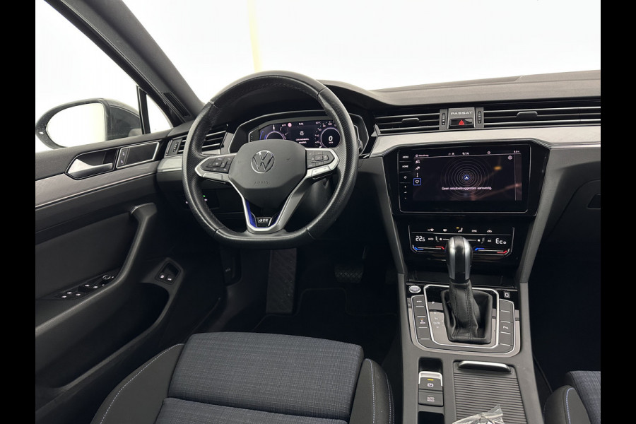 Volkswagen Passat 1.4 TSI PHEV GTE Business (INCL-BTW) Aut. *FULL-LED | DIGI-COCKPIT | ADAPTIVE-CRUISE | NAVI-FULLMAP | KEYLESS | DAB+ | COMFORT-SEATS | SHIFTPADDLES | PRIVACY-GLASS | PDC | CAMERA | CARPLAY | 17''ALU*