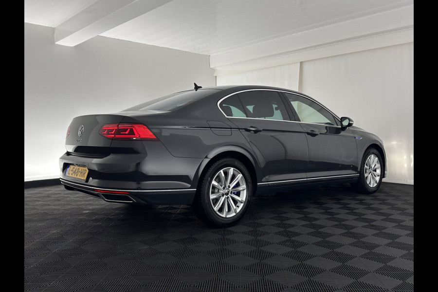 Volkswagen Passat 1.4 TSI PHEV GTE Business (INCL-BTW) Aut. *FULL-LED | DIGI-COCKPIT | ADAPTIVE-CRUISE | NAVI-FULLMAP | KEYLESS | DAB+ | COMFORT-SEATS | SHIFTPADDLES | PRIVACY-GLASS | PDC | CAMERA | CARPLAY | 17''ALU*