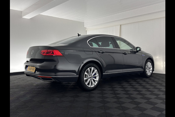 Volkswagen Passat 1.4 TSI PHEV GTE Business (INCL-BTW) Aut. *FULL-LED | DIGI-COCKPIT | ADAPTIVE-CRUISE | NAVI-FULLMAP | KEYLESS | DAB+ | COMFORT-SEATS | SHIFTPADDLES | PRIVACY-GLASS | PDC | CAMERA | CARPLAY | 17''ALU*
