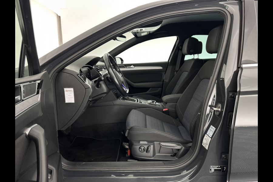 Volkswagen Passat 1.4 TSI PHEV GTE Business (INCL-BTW) Aut. *FULL-LED | DIGI-COCKPIT | ADAPTIVE-CRUISE | NAVI-FULLMAP | KEYLESS | DAB+ | COMFORT-SEATS | SHIFTPADDLES | PRIVACY-GLASS | PDC | CAMERA | CARPLAY | 17''ALU*