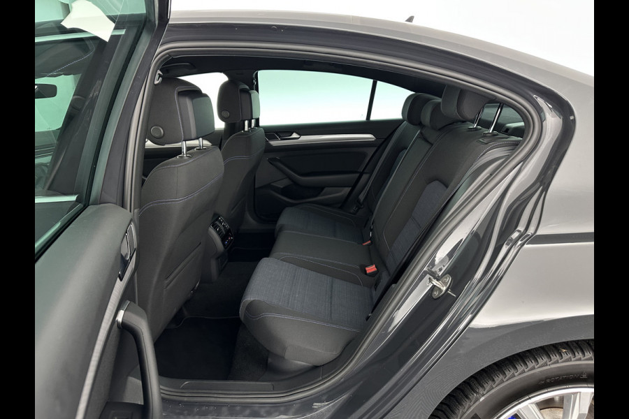 Volkswagen Passat 1.4 TSI PHEV GTE Business (INCL-BTW) Aut. *FULL-LED | DIGI-COCKPIT | ADAPTIVE-CRUISE | NAVI-FULLMAP | KEYLESS | DAB+ | COMFORT-SEATS | SHIFTPADDLES | PRIVACY-GLASS | PDC | CAMERA | CARPLAY | 17''ALU*