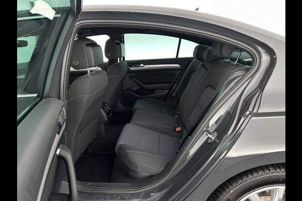 Volkswagen Passat 1.4 TSI PHEV GTE Business (INCL-BTW) Aut. *FULL-LED | DIGI-COCKPIT | ADAPTIVE-CRUISE | NAVI-FULLMAP | KEYLESS | DAB+ | COMFORT-SEATS | SHIFTPADDLES | PRIVACY-GLASS | PDC | CAMERA | CARPLAY | 17''ALU*