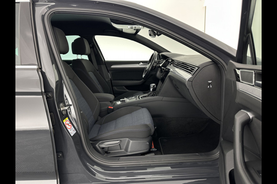 Volkswagen Passat 1.4 TSI PHEV GTE Business (INCL-BTW) Aut. *FULL-LED | DIGI-COCKPIT | ADAPTIVE-CRUISE | NAVI-FULLMAP | KEYLESS | DAB+ | COMFORT-SEATS | SHIFTPADDLES | PRIVACY-GLASS | PDC | CAMERA | CARPLAY | 17''ALU*