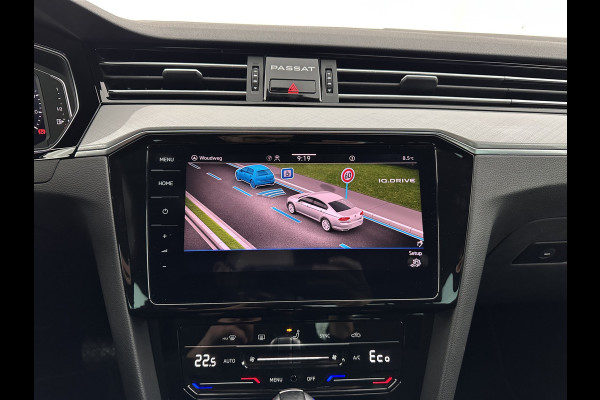 Volkswagen Passat 1.4 TSI PHEV GTE Business (INCL-BTW) Aut. *FULL-LED | DIGI-COCKPIT | ADAPTIVE-CRUISE | NAVI-FULLMAP | KEYLESS | DAB+ | COMFORT-SEATS | SHIFTPADDLES | PRIVACY-GLASS | PDC | CAMERA | CARPLAY | 17''ALU*