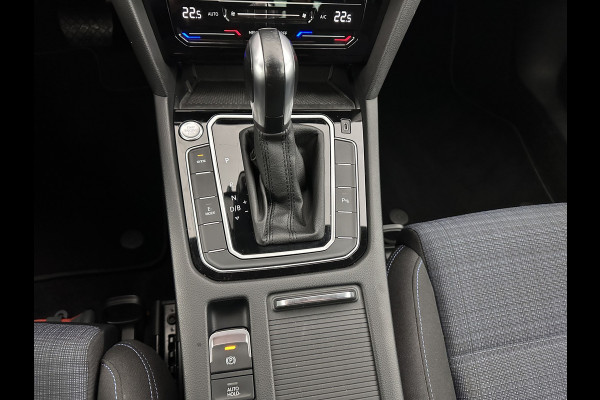 Volkswagen Passat 1.4 TSI PHEV GTE Business (INCL-BTW) Aut. *FULL-LED | DIGI-COCKPIT | ADAPTIVE-CRUISE | NAVI-FULLMAP | KEYLESS | DAB+ | COMFORT-SEATS | SHIFTPADDLES | PRIVACY-GLASS | PDC | CAMERA | CARPLAY | 17''ALU*