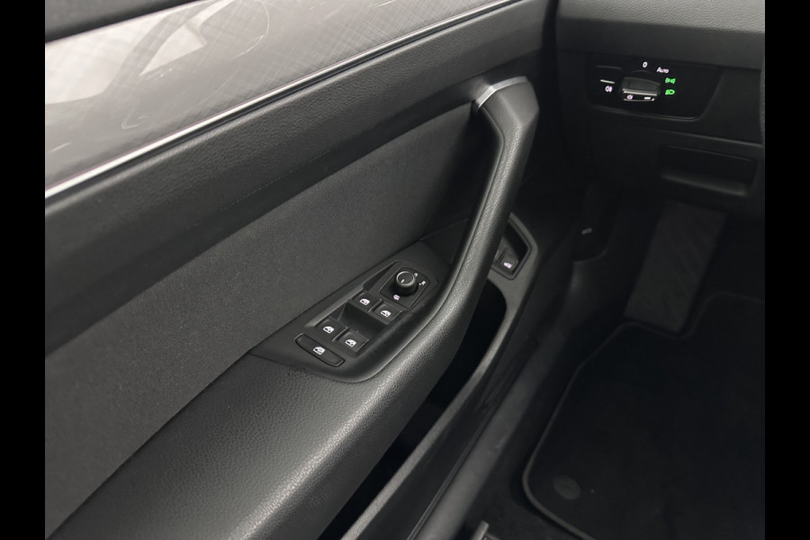 Volkswagen Passat 1.4 TSI PHEV GTE Business (INCL-BTW) Aut. *FULL-LED | DIGI-COCKPIT | ADAPTIVE-CRUISE | NAVI-FULLMAP | KEYLESS | DAB+ | COMFORT-SEATS | SHIFTPADDLES | PRIVACY-GLASS | PDC | CAMERA | CARPLAY | 17''ALU*