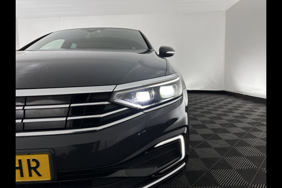 Volkswagen Passat 1.4 TSI PHEV GTE Business (INCL-BTW) Aut. *FULL-LED | DIGI-COCKPIT | ADAPTIVE-CRUISE | NAVI-FULLMAP | KEYLESS | DAB+ | COMFORT-SEATS | SHIFTPADDLES | PRIVACY-GLASS | PDC | CAMERA | CARPLAY | 17''ALU*