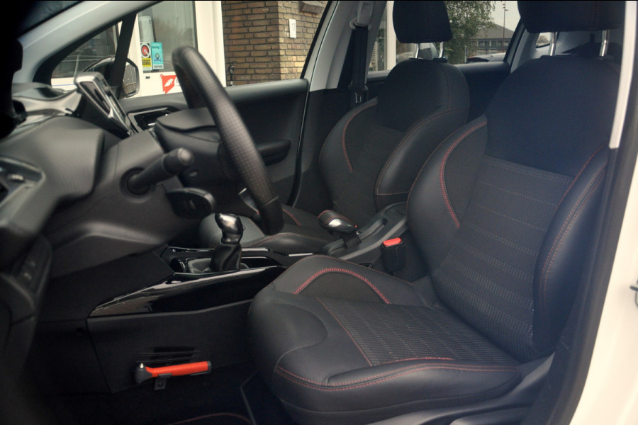 Peugeot 2008 1.2 PureTech GT-line | Panoramadak | Trekhaak | All Season Banden