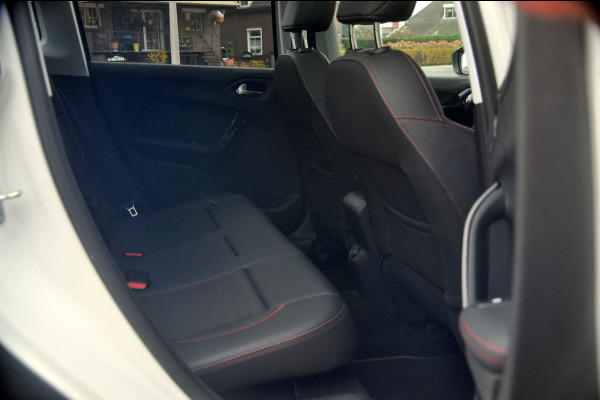 Peugeot 2008 1.2 PureTech GT-line | Panoramadak | Trekhaak | All Season Banden
