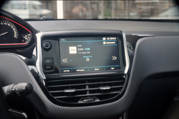 Peugeot 2008 1.2 PureTech GT-line | Panoramadak | Trekhaak | All Season Banden