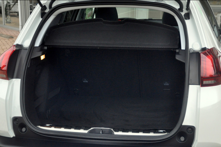 Peugeot 2008 1.2 PureTech GT-line | Panoramadak | Trekhaak | All Season Banden