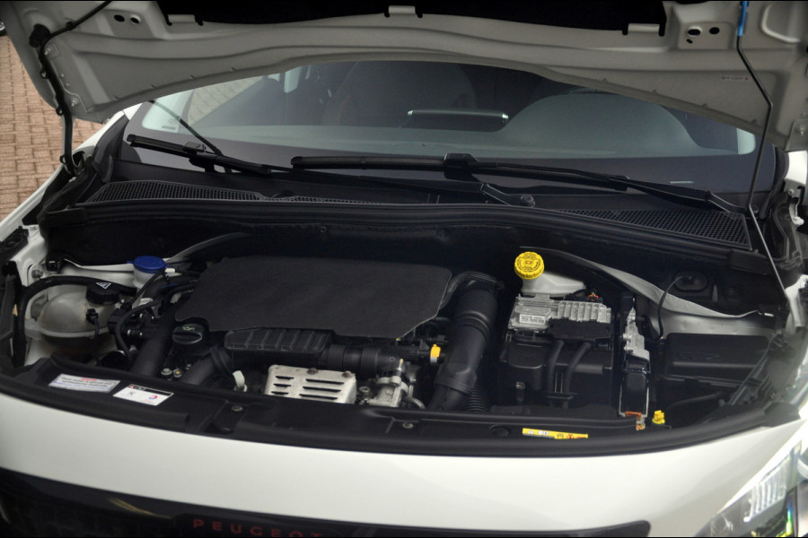 Peugeot 2008 1.2 PureTech GT-line | Panoramadak | Trekhaak | All Season Banden