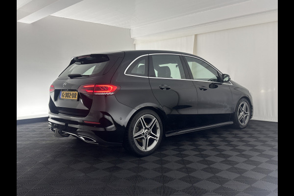 Mercedes-Benz B-Klasse 180 AMG-Line Business Solution (INCL-BTW) *LEATHER-MICROFIBRE | WIDESCREEN-COCKPIT | FULL-LED | BLINDSPOT | CAMERA | NAVI-FULLMAP | DAB+ | ECC | SHIFTPADDLES | CRUISE | HEATED-SPORTSEATS | TOWBAR | 18''ALU*