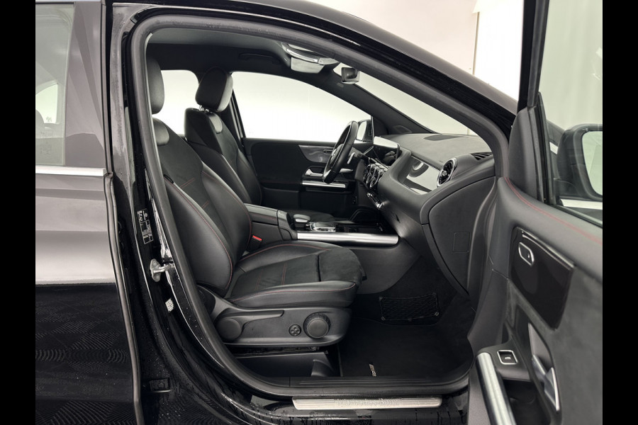 Mercedes-Benz B-Klasse 180 AMG-Line Business Solution (INCL-BTW) *LEATHER-MICROFIBRE | WIDESCREEN-COCKPIT | FULL-LED | BLINDSPOT | CAMERA | NAVI-FULLMAP | DAB+ | ECC | SHIFTPADDLES | CRUISE | HEATED-SPORTSEATS | TOWBAR | 18''ALU*