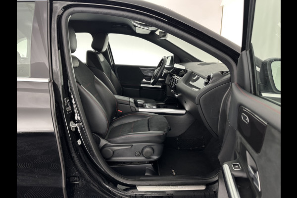 Mercedes-Benz B-Klasse 180 AMG-Line Business Solution (INCL-BTW) *LEATHER-MICROFIBRE | WIDESCREEN-COCKPIT | FULL-LED | BLINDSPOT | CAMERA | NAVI-FULLMAP | DAB+ | ECC | SHIFTPADDLES | CRUISE | HEATED-SPORTSEATS | TOWBAR | 18''ALU*