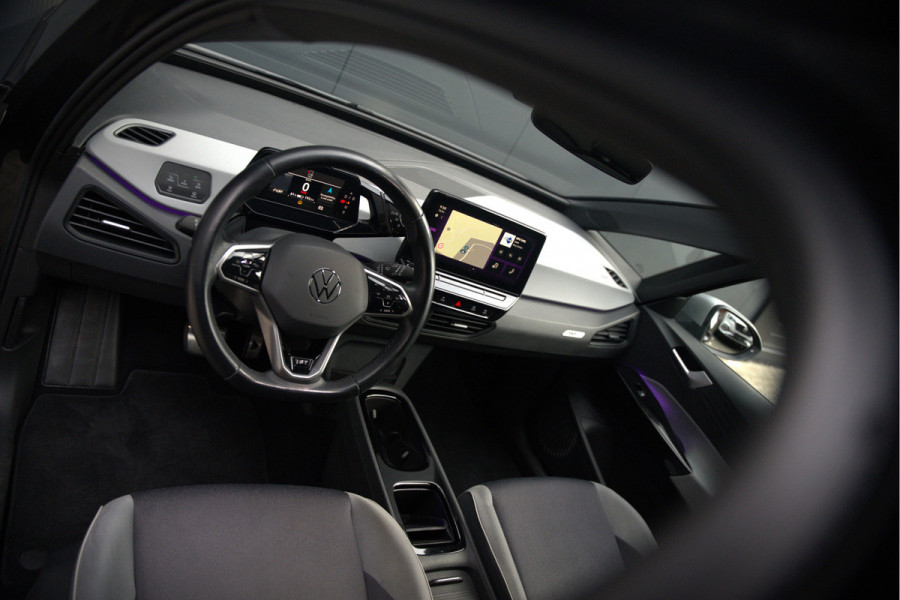 Volkswagen ID.3 First Plus 58 kWh | Stoelverwarming | Stuurverwarming | Camera | Adaptive Cruise Control | Navigatie | Keyless | Parkeersensoren | LED | Apple Carplay | BTW | NAP |