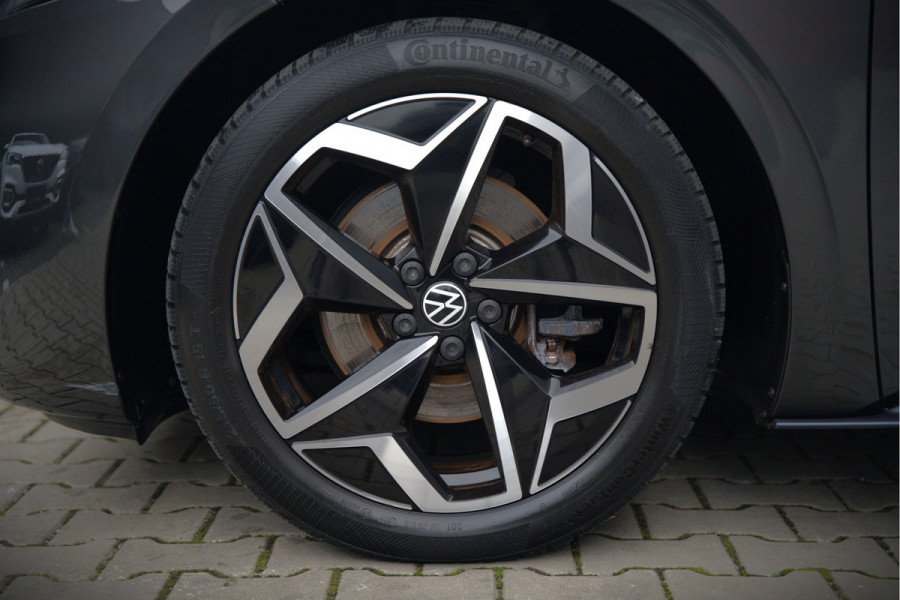 Volkswagen ID.3 First Plus 58 kWh | Stoelverwarming | Stuurverwarming | Camera | Adaptive Cruise Control | Navigatie | Keyless | Parkeersensoren | LED | Apple Carplay | BTW | NAP |