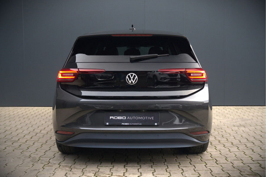 Volkswagen ID.3 First Plus 58 kWh | Stoelverwarming | Stuurverwarming | Camera | Adaptive Cruise Control | Navigatie | Keyless | Parkeersensoren | LED | Apple Carplay | BTW | NAP |