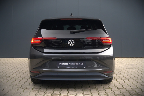Volkswagen ID.3 First Plus 58 kWh | Stoelverwarming | Stuurverwarming | Camera | Adaptive Cruise Control | Navigatie | Keyless | Parkeersensoren | LED | Apple Carplay | BTW | NAP |
