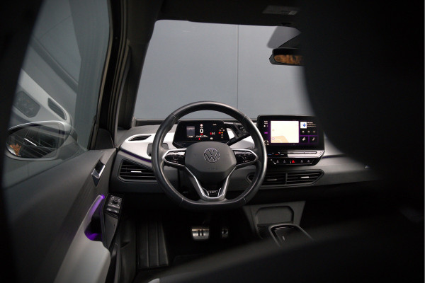 Volkswagen ID.3 First Plus 58 kWh | Stoelverwarming | Stuurverwarming | Camera | Adaptive Cruise Control | Navigatie | Keyless | Parkeersensoren | LED | Apple Carplay | BTW | NAP |