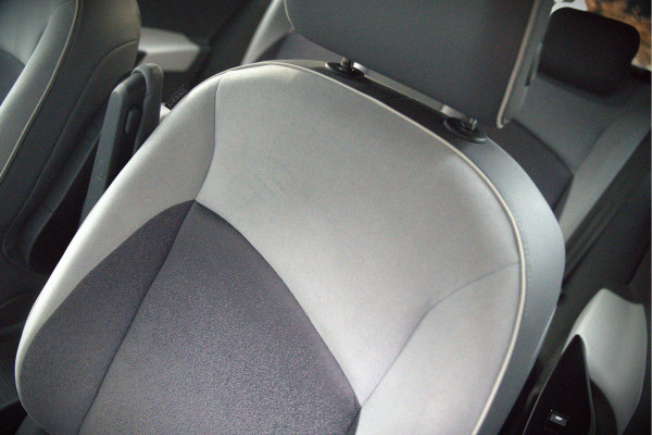 Volkswagen ID.3 First Plus 58 kWh | Stoelverwarming | Stuurverwarming | Camera | Adaptive Cruise Control | Navigatie | Keyless | Parkeersensoren | LED | Apple Carplay | BTW | NAP |