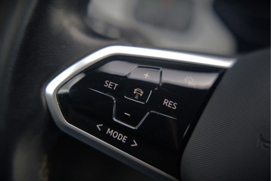 Volkswagen ID.3 First Plus 58 kWh | Stoelverwarming | Stuurverwarming | Camera | Adaptive Cruise Control | Navigatie | Keyless | Parkeersensoren | LED | Apple Carplay | BTW | NAP |