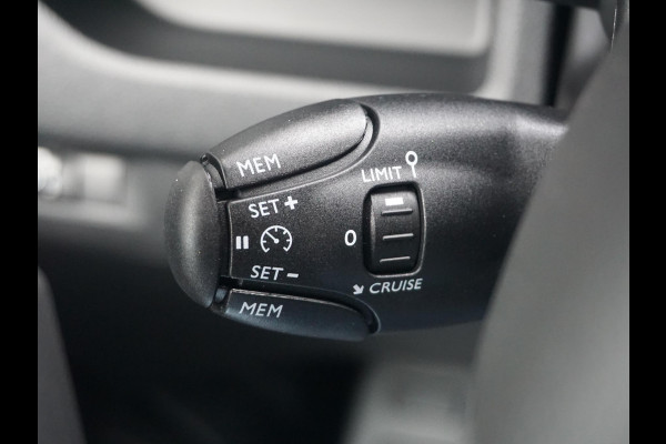 Opel Vivaro Electric L3 75 kWh | tot 8 jaar garantie | navigatie incl. Apple Carplay | airco | parkeersensoren | e-Call pakket | 3 zitplaatsen | rijklaarprijs