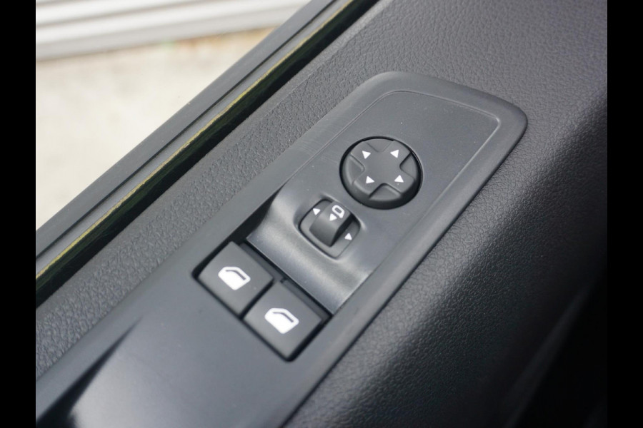 Opel Vivaro Electric L3 75 kWh | tot 8 jaar garantie | navigatie incl. Apple Carplay | airco | parkeersensoren | e-Call pakket | 3 zitplaatsen | rijklaarprijs