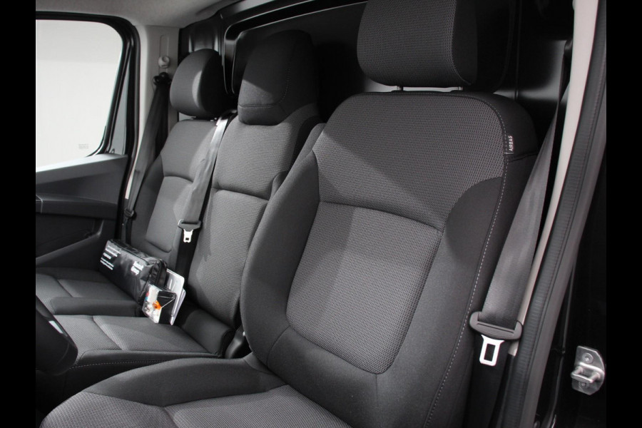 Renault Trafic 2.0 DCi 150pk T30 L2H1 Advance Navigatie Airco Lichtmetalen velgen Betimmering Trekhaak Camera Parkeer sensoren Dab